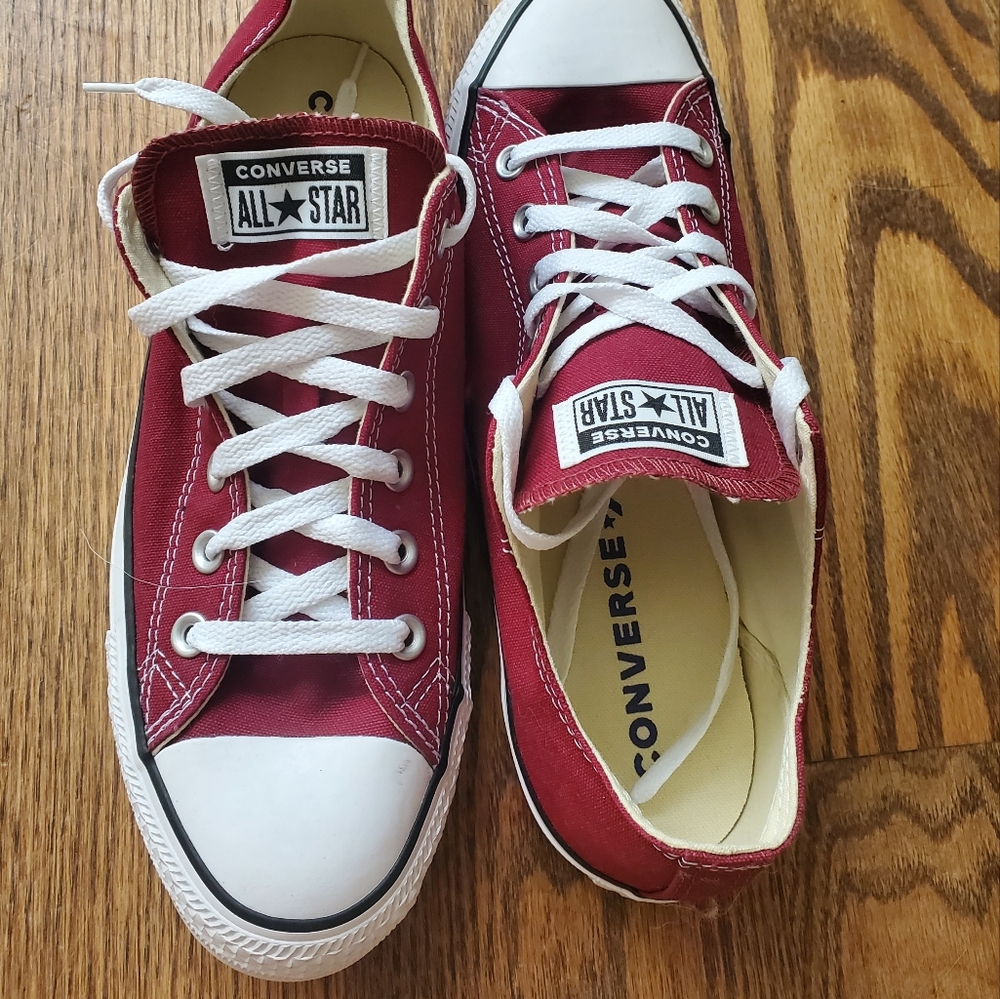Converse NWOT Chuck Taylor Sneaker